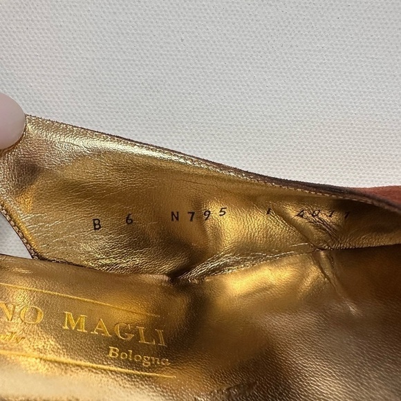 Bruno Magli Vintage Sling Back Kitten Heels - Picture 12 of 12